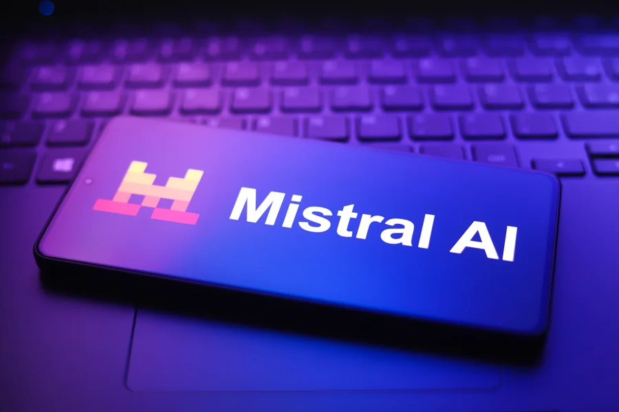 Forge de Mistral permite a las empresas construir modelos de IA con sus propios datos